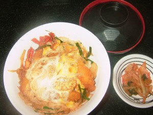 ＥＢＩどん。お味噌汁とキムチがついてます！