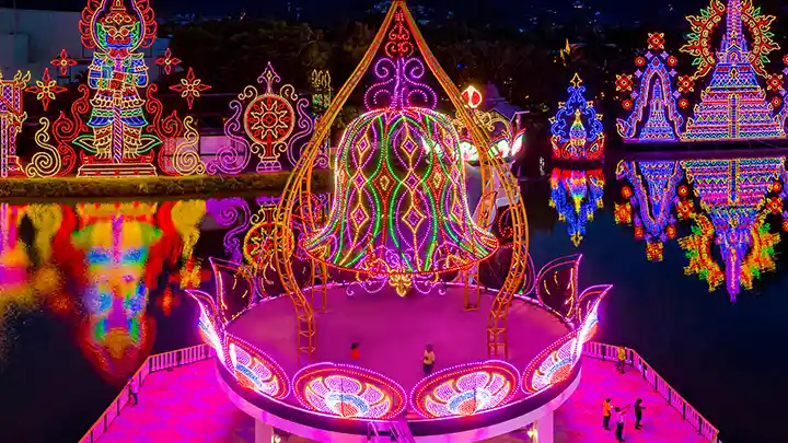 世界最大の屋外シャンデリア 世界最大の屋外シャンデリア