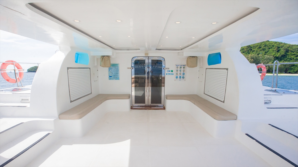 Nikorn Marine パワーカタマラン