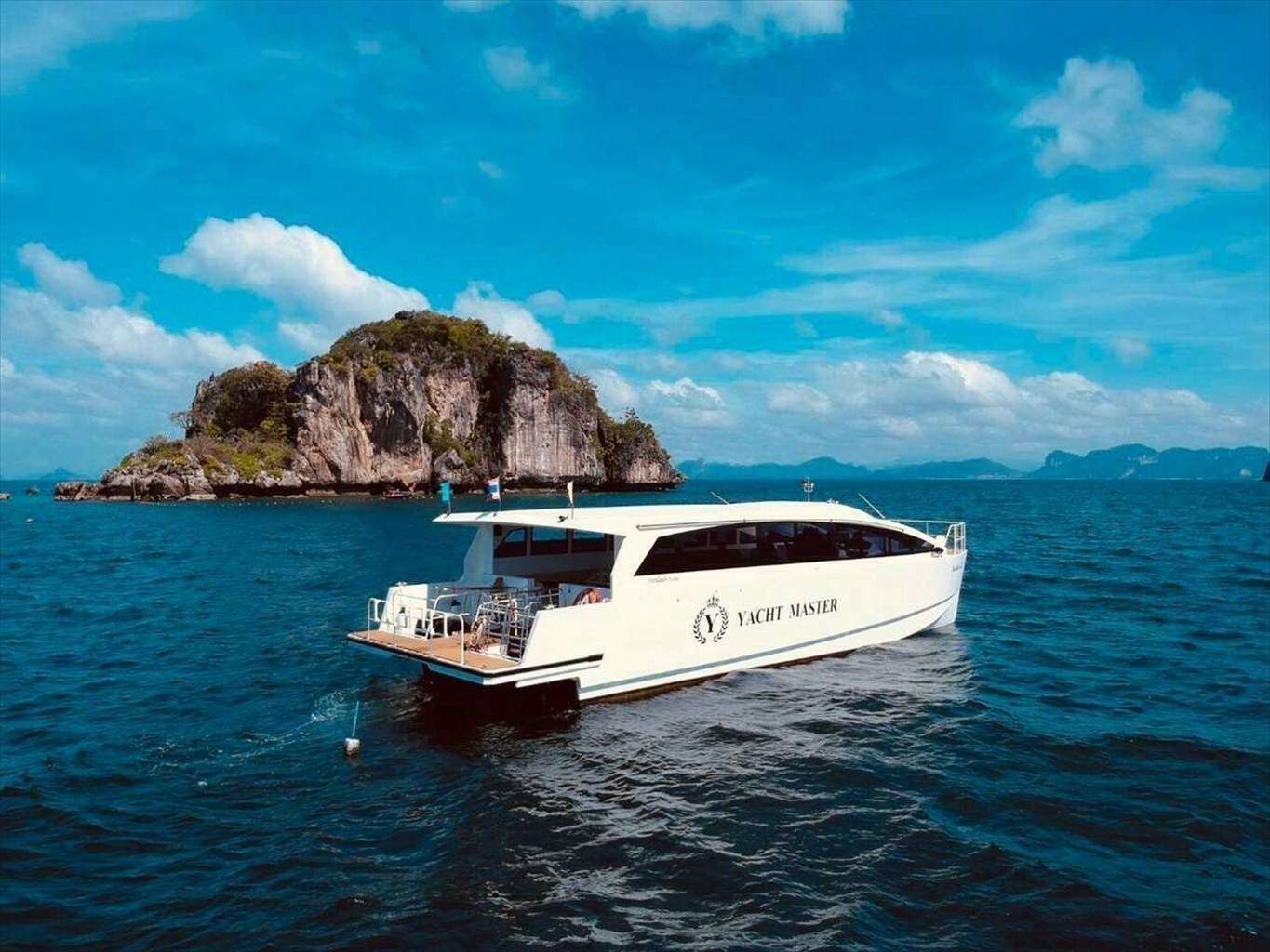 カタマランで行く ピピ島+ココビーチ(ヤオヤイ島)+マイトン島ツアー