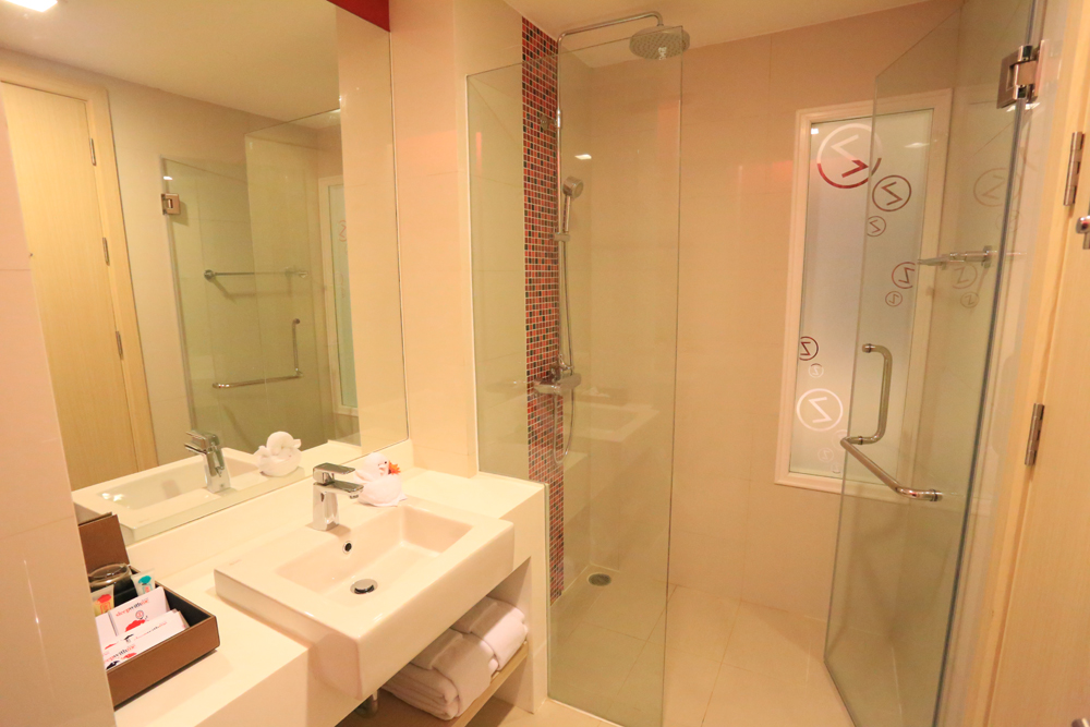 X[v EBY ~[ fUC ze@pg / Sleep with me desigh hotel @ patong