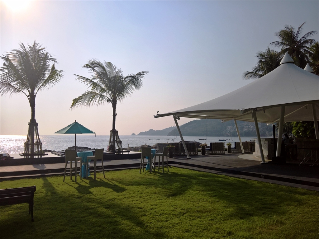 シーソルト ラウンジ＆グリル (Sea Salt Lounge & Grill ) / パトンビーチのレストラン プーケット旅行センターの