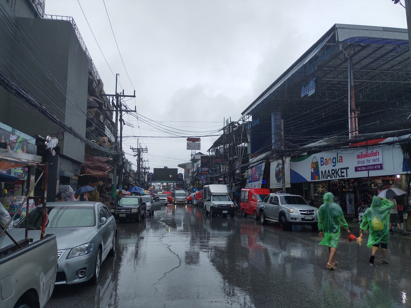 2019年06月08日のプーケット島・パトンビーチ・バングラ通り 15:45頃の風景