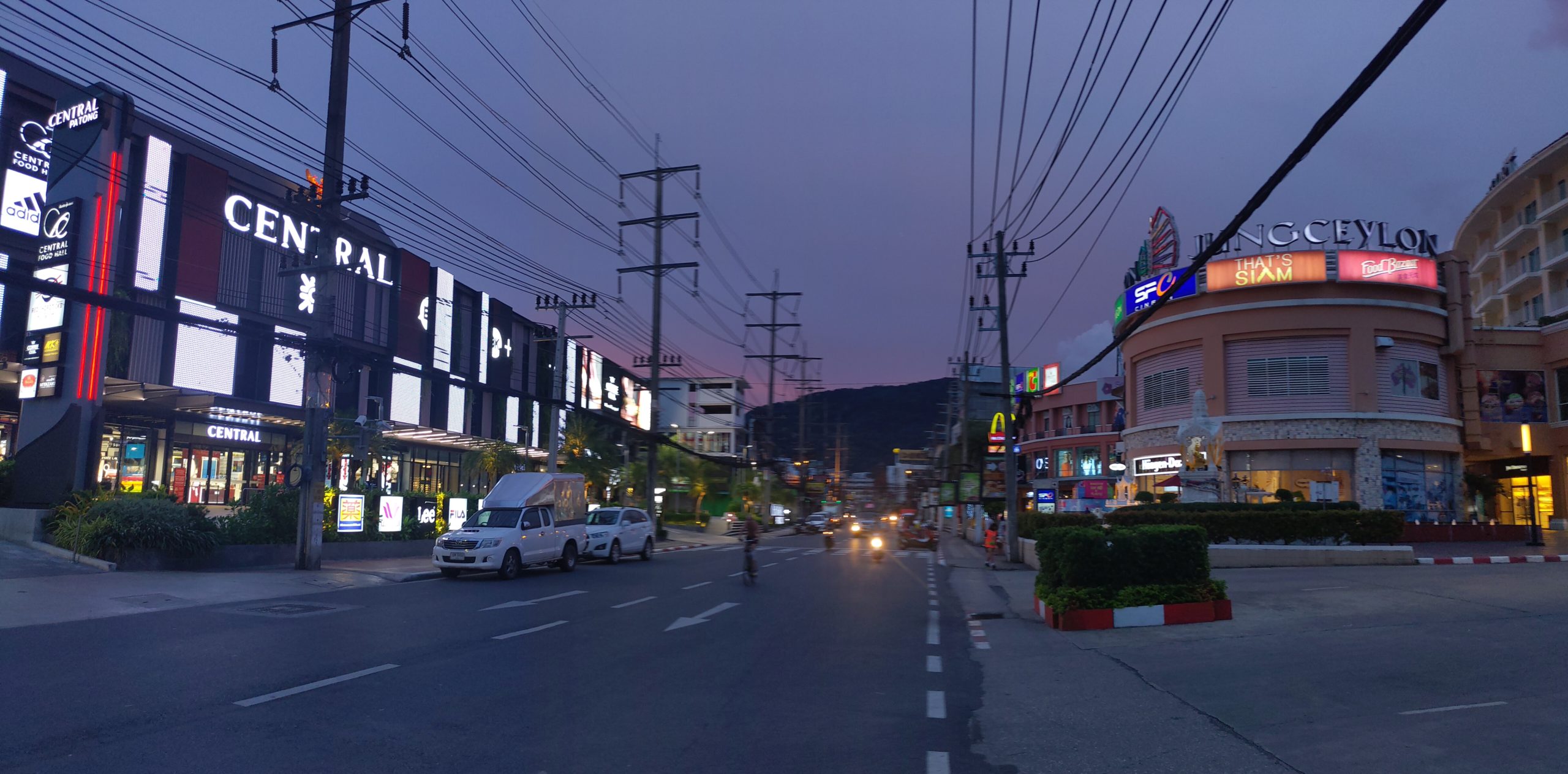 2020年06月02日のプーケット島・パトンビーチ・セントラルパトン&ジャンクセイロン・18:45頃の風景