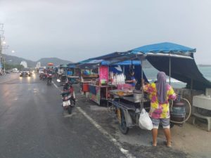 プーケット島・カリムビーチの屋台街