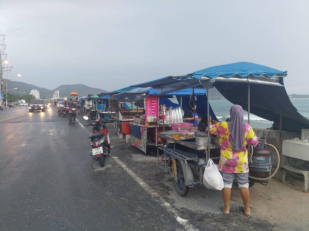 プーケット島・カリムビーチの屋台街