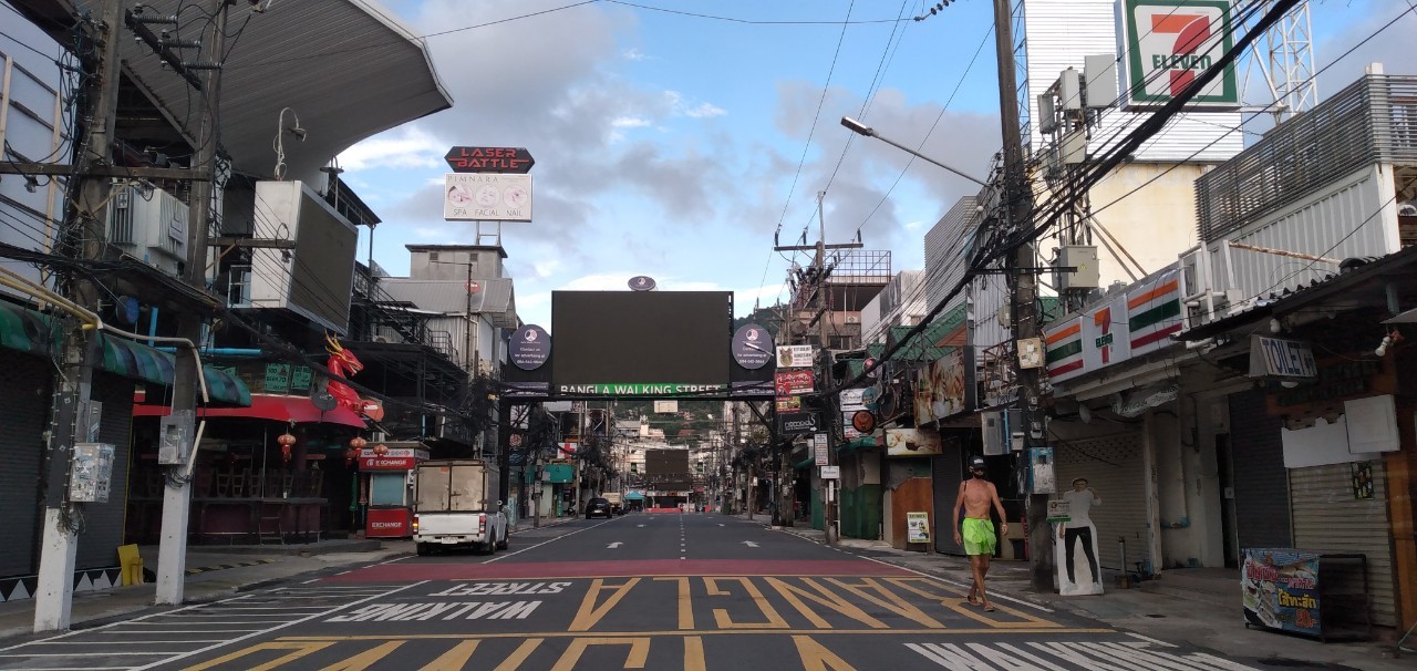 2021年05月17日のプーケット島・バングラ通りの風景。