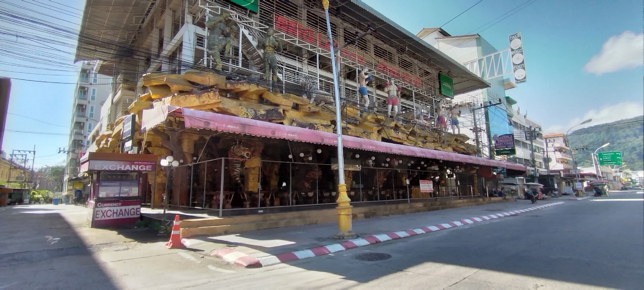 最近のプーケット島・パトンビーチ・Phangmuang Sai Gor Road の町並みです。