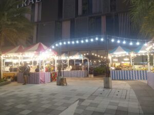 セントラルパトン前の屋台街　