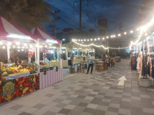 セントラルパトン前の屋台街　