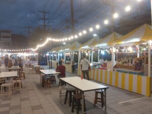 セントラルパトン前の屋台街　