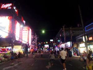 2022年02月27日のプーケット島・パトンビーチ・バングラ通り・夜の風景