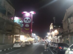 プーケット島・オールドタウン・パンガー通り・夜の風景です。