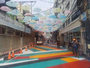 2022年04月19日のパトンビーチ・ソイサンサバイ(Soi Sansabai) 19:30頃の風景