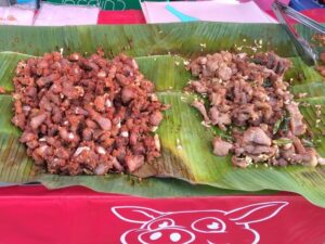 タイの昔ながらの朝ごはん / 揚げ豚 ・ムートート（หมูทอด）