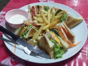 Nim Jaan Yai Baanmom / パトンビーチのローカルレストラン