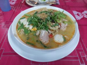 Nim Jaan Yai Baanmom / パトンビーチのローカルレストラン