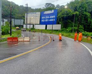 本日のプーケット島・プーケットタウンからパトンビーチへの急坂の風景