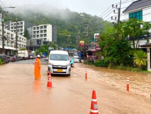 本日のプーケット島・カロンビーチ・Patak Rdの風景