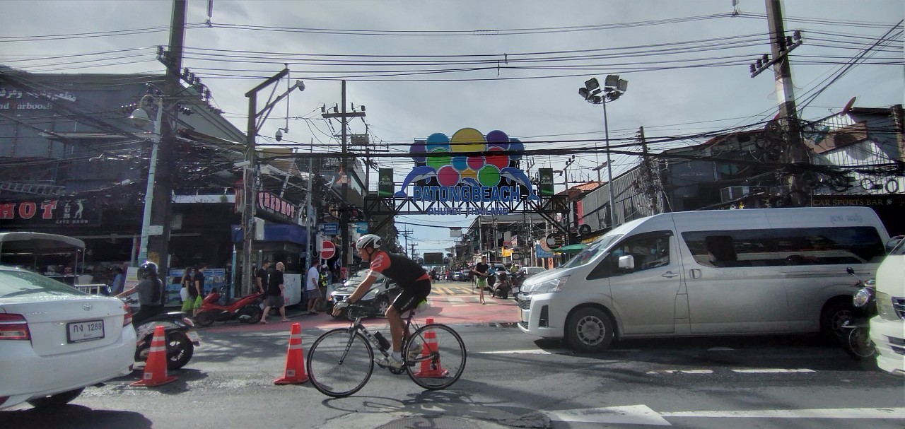 最近のプーケット島・パトンビーチの街並み風景 (バングラ通り&RAT-U-THIT 200RD)