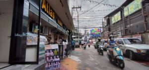 2022年11月15日のパトンビーチ・ソイサンサバイ(Soi Sansabai)の風景