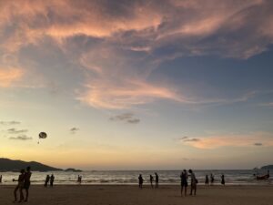 最近のプーケット島・パトンビーチの夕方の景色