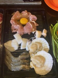 SUSU Mookata (タイスタイルの焼肉レストラン) / パトンビーチのレストラン