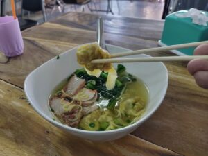 人気ローカルラーメン屋台(ワンタン入りのラーメンの移転