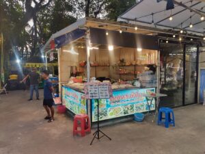 THE CHINO YARD MARKET (ビーチ沿いにあるパトンビーチの屋台街)　