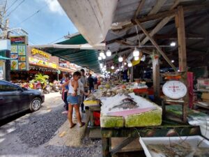 最近のラワイ シーフードマーケット ( RAWAI SEAFOOD MARKET)の風景　