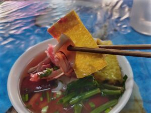 プーケット島・パトンビーチ・Phrabarami Rdにあるトムヤムラーメン/ローカルフード