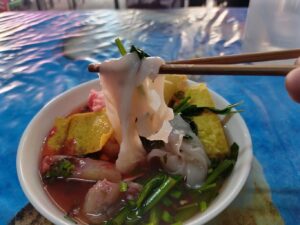 プーケット島・パトンビーチ・Phrabarami Rdにあるトムヤムラーメン/ローカルフード