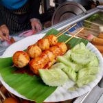 揚げ肉団子(ルークチントート / ลูกชิ้นทอด ）の移動式屋台