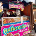 揚げ肉団子(ルークチントート / ลูกชิ้นทอด ）の移動式屋台