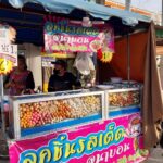 揚げ肉団子(ルークチントート / ลูกชิ้นทอด ）の移動式屋台