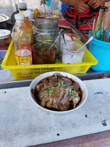 鴨肉の煮込みラーメン (Kuay Teaw Ped Toon / ก๋วยเตี๋ยวเป็ดตุ๋น)