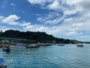 最近のピピ島・トンサイベイの美しい風景をお届けします。