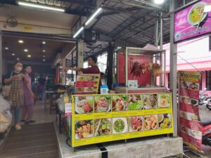 人気ローカルラーメン屋台(ワンタン入りのラーメン)の再移転