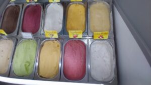 Kulato ice cream / パトンビーチのアイスクリーム屋