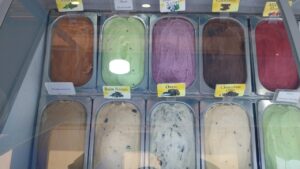 Kulato ice cream / パトンビーチのアイスクリーム屋