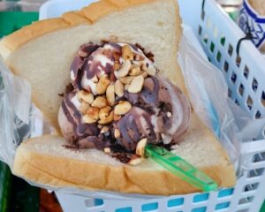 ロールアイスクリームの屋台