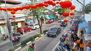 Por Tor Festival in Phuket Town (プーケットタウンの中華式お祭り) の風景その2