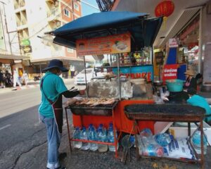 パトンビーチで見かけたシーフードの露店