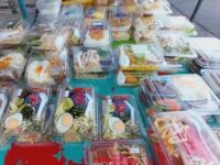 ローカルマーケットで購入する朝ごはん