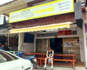 パトンビーチにある人気のローカルレストラン ・2025年度のNo.6 Restaurantの長期休暇のお知らせ
