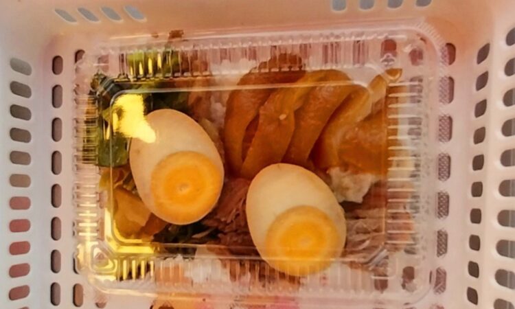 一食39バーツのカオ・カー・ムー (豚足の五香粉煮込みご飯)の屋台